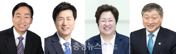 왼쪽부터 설동호 대전시교육감, 성광진 대전교육연구소장, 정상진 유성중학교 교장, 박백범 전 교육부 차관.