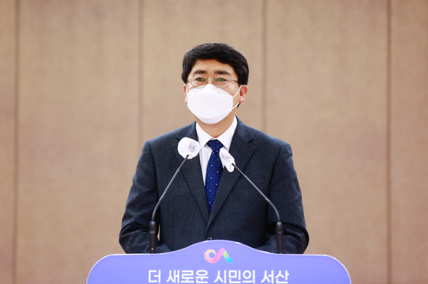 맹정호 서산시장이 3일 시청 대회의실에서 열린 시무식에서 신년사 하는 모습