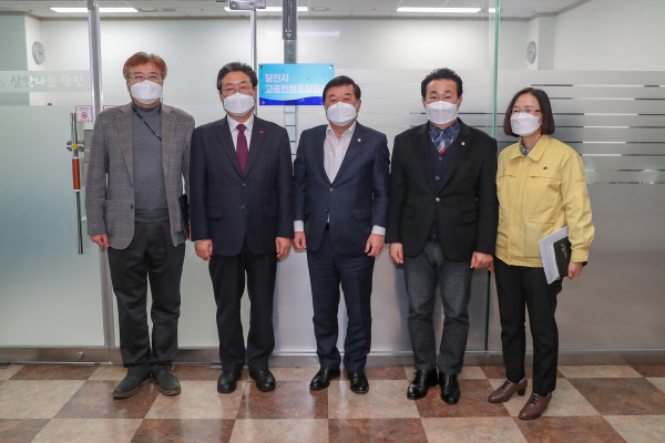 고충민원조정관실 개소식(송창석 고충민원조정관, 김홍장 당진시장, 최창용 당진시의회 의장, 윤명수 당진시의원, 안봉순 감사법무담당관)