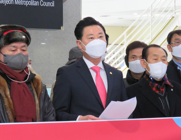 국민의힘 김경석 대전 서구의회 부의장이 11일 오는 6월 서구청장 출마를 공식 선언하고 있다.