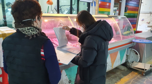 성수품 원산지 표시 단속 모습