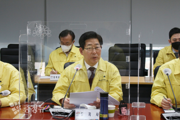 양승조 충남지사가 29일 도 실국원장회의를 주재하고 있다./이성엽 기자