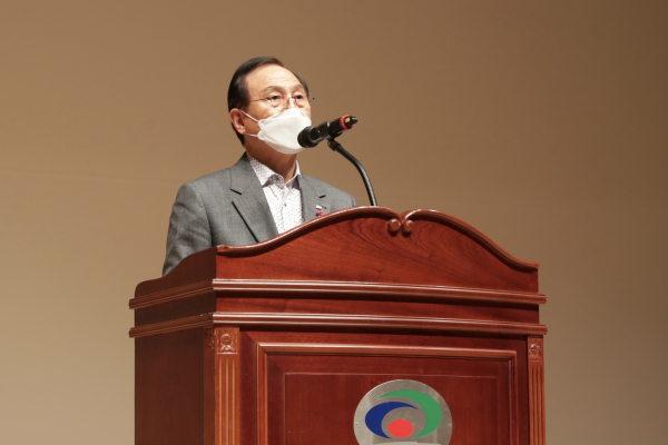 중대재해 예방 교육에서 안전을 강조하는 박상돈 천안시장