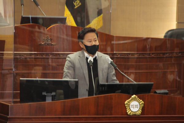 5분 발언하는 이은상 천안시의원