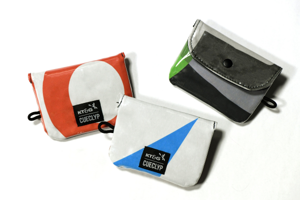 사진은 KT&G가 업사이클링 전문 브랜드 ‘큐클리프’와의 협업을 통해 폐현수막으로 제작한 파우치 이미지