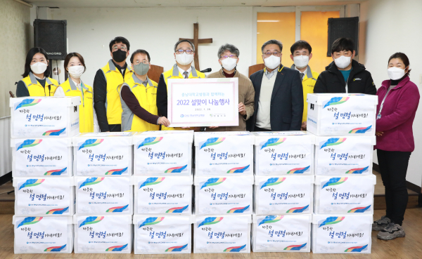 좌측에서 다섯 번째 공공보건의료사업단 나기량 단장, 좌측에서 여섯 번째 벧엘의 집 원용철 목사