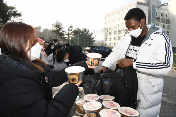백석 국제교류처 설맞이 유학생 나눔행사 모습