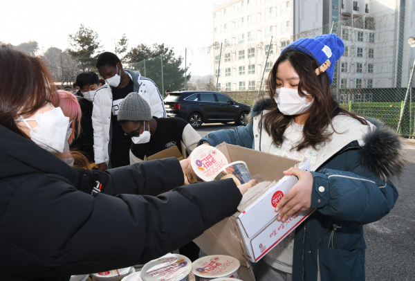 백석 국제교류처 설맞이 유학생 나눔행사 모습