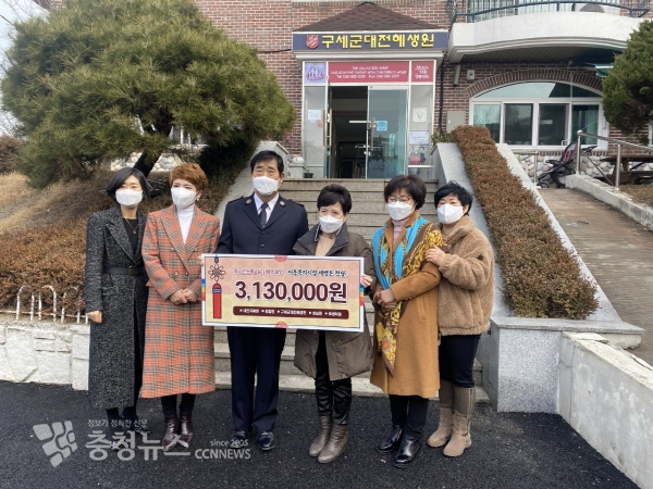 최우선 대표(왼쪽 두번째)와 회원들, 박석현 원장(왼쪽 세번째)
