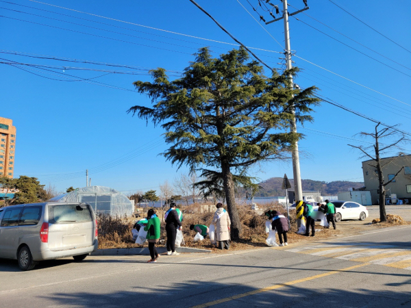 아산시 설맞이 대청소 진행 장면