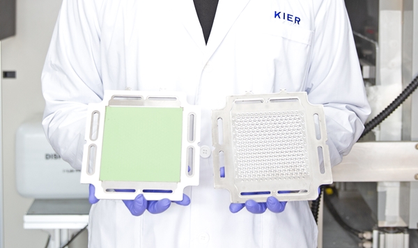 분리판-단전지 모듈(왼쪽)과 스탬핑 분리판 모듈