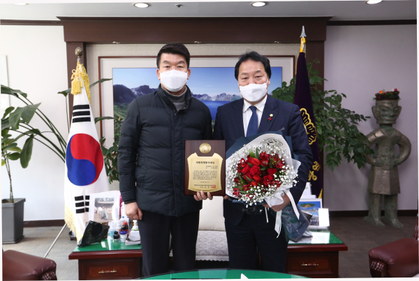 대전 서구의회, 이선용 의장 지방의정봉사대상 수상