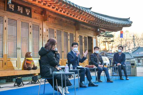 겨울공주 군밤축제 - 토크콘서트 진행 모습