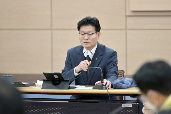 김정섭 시장 - 주간업무계획보고회 주재 모습