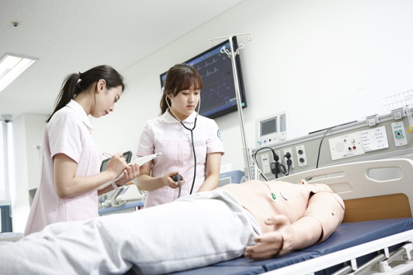 남서울대 간호학과학생들 실습 이미지