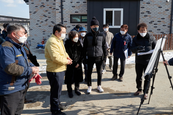 염치읍 방현2리 소규모 공공시설 정비사업 대상지 방문 장면