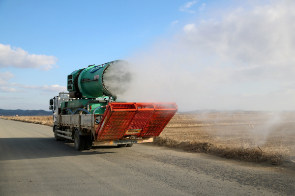 차량을 이용한 AI 방역 모습(태안읍 송암리, 2020. 11. 30.).