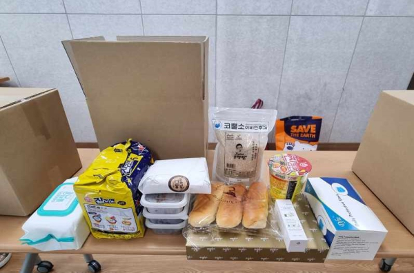 지난 17일  ‘행복생활 키트’를 제작하여 관내 나홀로 어르신 10가구에 전달했다.