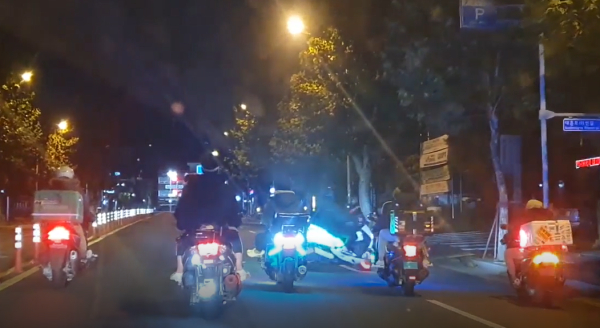 대전 중구 일대에서 번호판을 가리고 난폭운전을 하고 있다. (사진=대전경찰청 제공)