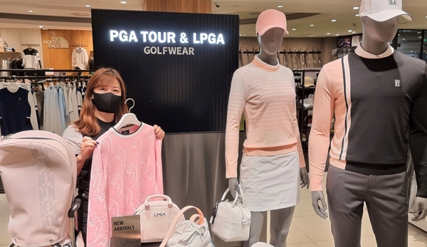 PGA TOUR & LPGA 매장 모습
