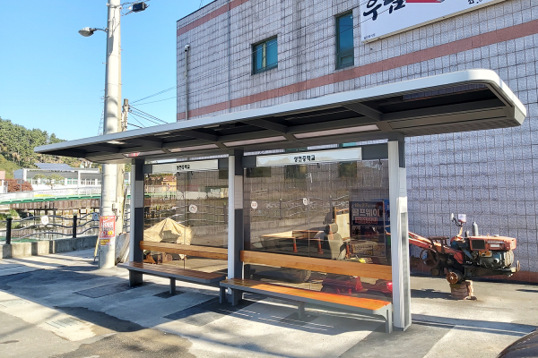 성연중학교 인근에 설치된 버스승강장