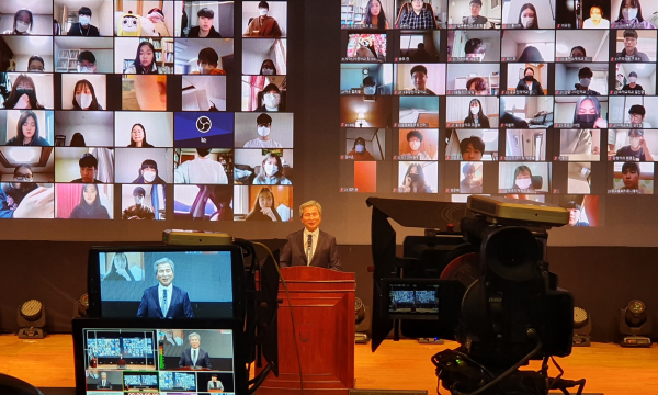 지난해 2월 23일 진행된 비대면 신입생 사전교육에서 권혁대 총장이 인사말을 하고 있다.