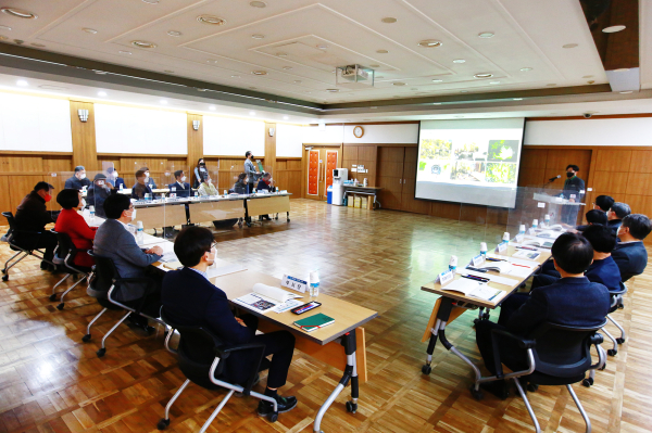 25일 시청 중회의실에서 열린 생애주기별 산림휴양복지숲 최종보고회 모습