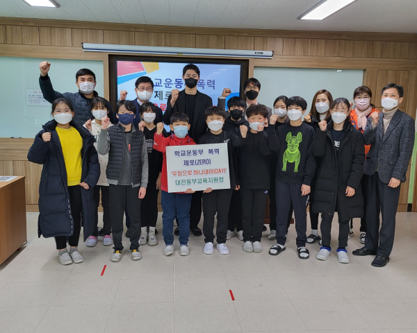 지난 2일, 펜싱황제 오상욱과 운동부 폭력 예방 캠페인 ‘우정으로 하나데이(DAY)’ 진행 후 단체사진