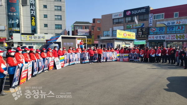 국민의힘 성일종 국회의원이 3일 안면도를 찾아 집중유세를 펼치고있다./김정식 기자