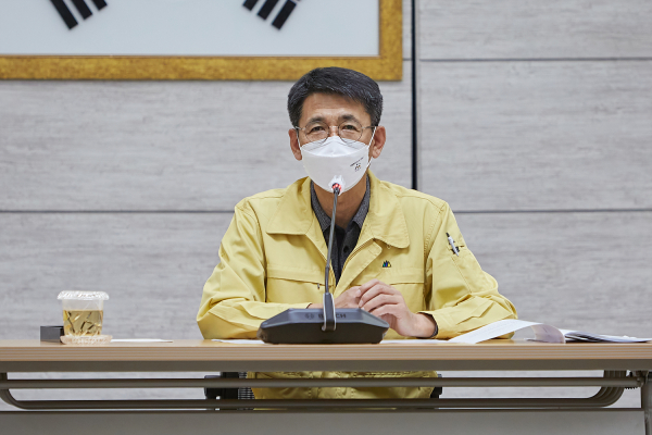 긴급비상대책회의를 주재하는 이태규 아산시 부시장