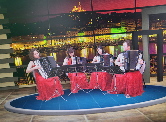 스튜디오egg를 방문한 앙상블팀이 홍보영상을 제작하고 있다