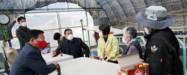 서산시의회, 달래 제철 맞아 농가 현장 간담회