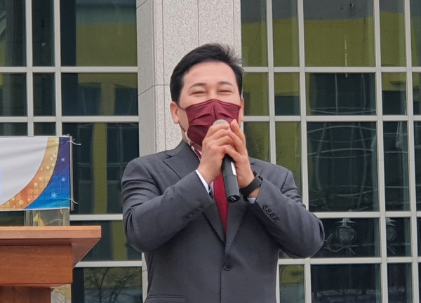 강노산 서구의원, 서구청장 출마회견 모습.