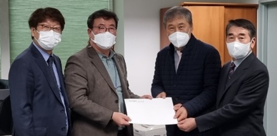 대한건설협회 대전시회와 대전시는 15일 간담회를 갖고, 대전지역 대형 주택건설사업에 지역업체 원도급 참여 확대 방안을 논의했다.