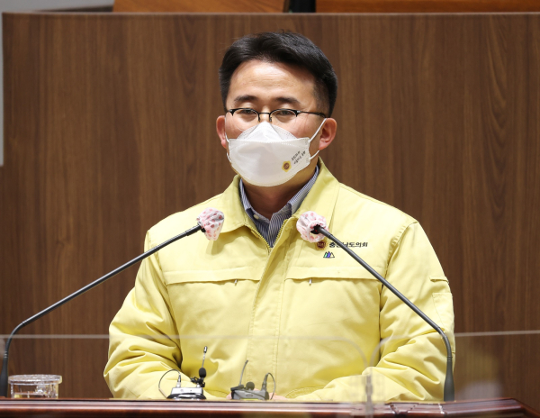 충남도의회 안장헌 의원이 도정질문을 하고 있다/충남도 제공