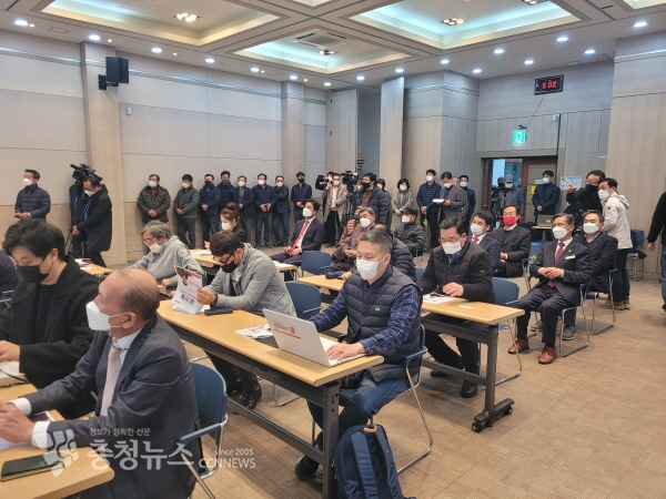 김기웅 서천군수 출마 기자회견장 모습