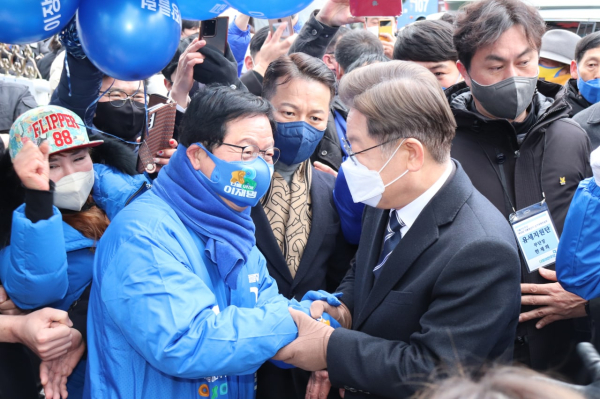 이재명 더불어민주당 상임고문과 장종태 대전시장 예비후보.