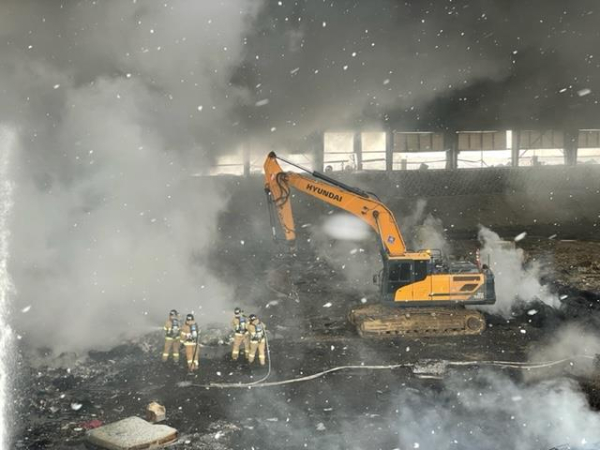 지난 달 서산시 폐기물 시설 화재 현장/충남소방본부 제공