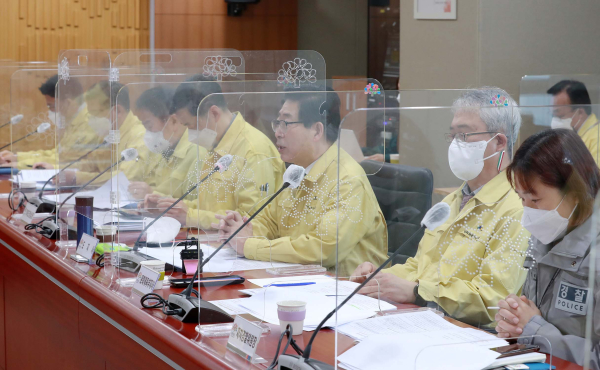 양승조 충남지사가 21일 도청 실국원장회의를 주재하고 있다./충남도 제공