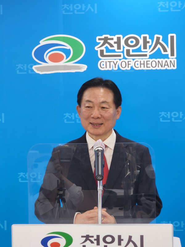 충남지사 출마 관련 브리핑하는 박찬우 충남도지사 예비후보