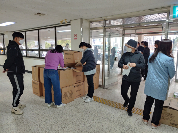 진단키트 배부 모습