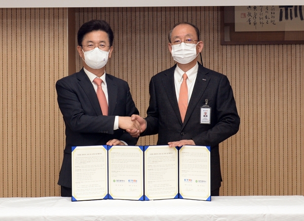 허태정 대전시장(왼쪽)과 ETRI 김명준 원장