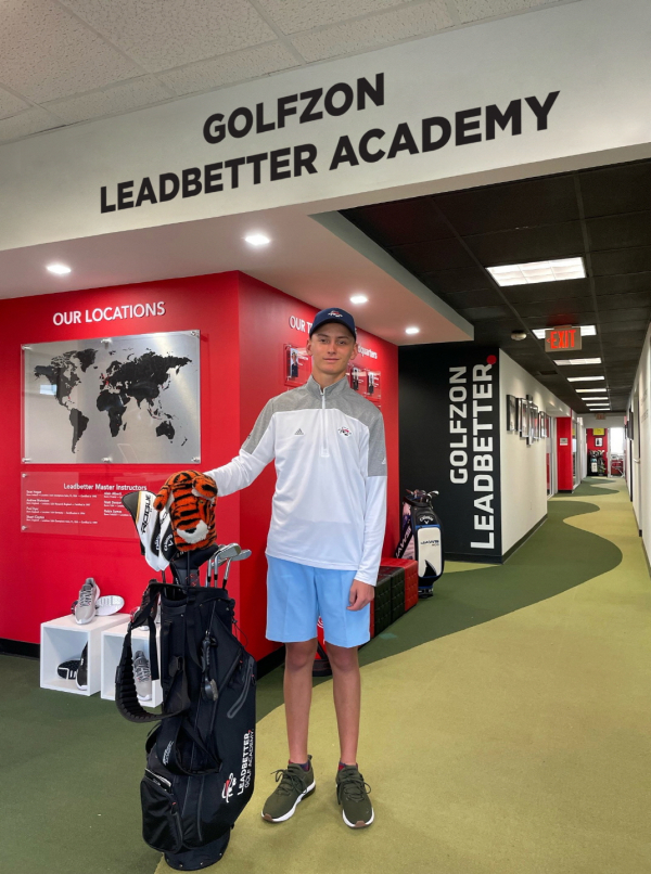 골프존 레드베터 아카데미에서 훈련을 받고 있는 15세 미카일로 골로드 선수는 우크라이나를 떠나 지난 3월 11일 미국 올랜도 국제공항에 도착했다.