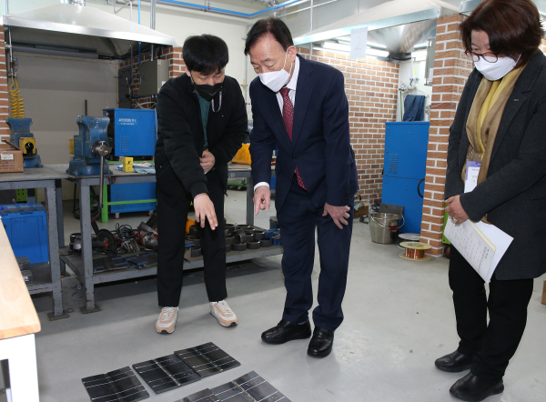 설동호 교육감, 2022년 대전지방기능경기대회 참가선수 격려 모습