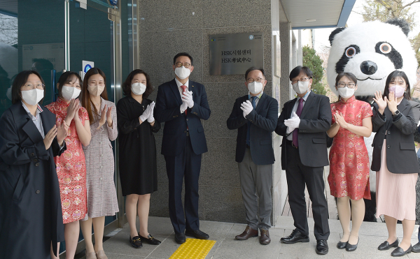 IBT 고사장 개관 현판식 기념촬영