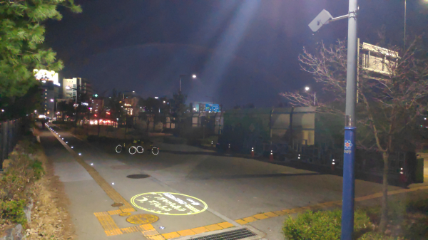 산책로 중 소광장 전경