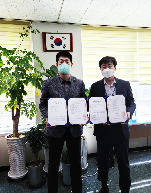 대전광역시와 업무협약 체결 기념 사진_왼쪽 안성범 단장