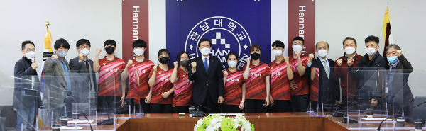 한남대 탁구팀 우승 기념 단체사진