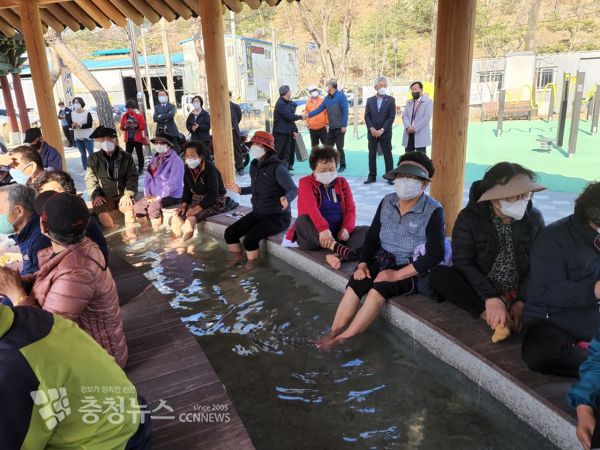 어르신 놀이터 재개장