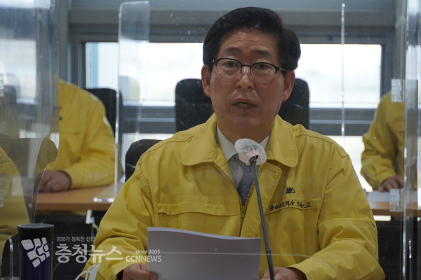 양승조 충남지사가 11일 도 실국원장회의를 주재하고 있다./이성엽 기자